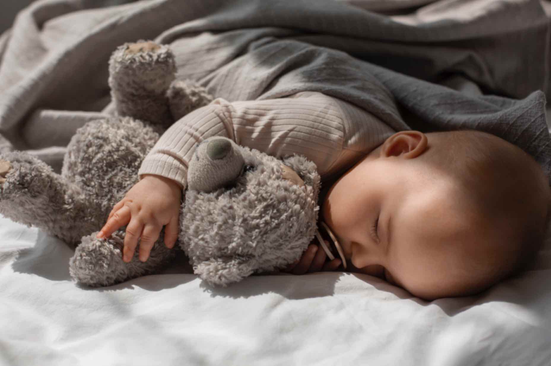 Sleep training methods for healthy baby sleep habits to help new parents achieve restful nights for baby and themselves.