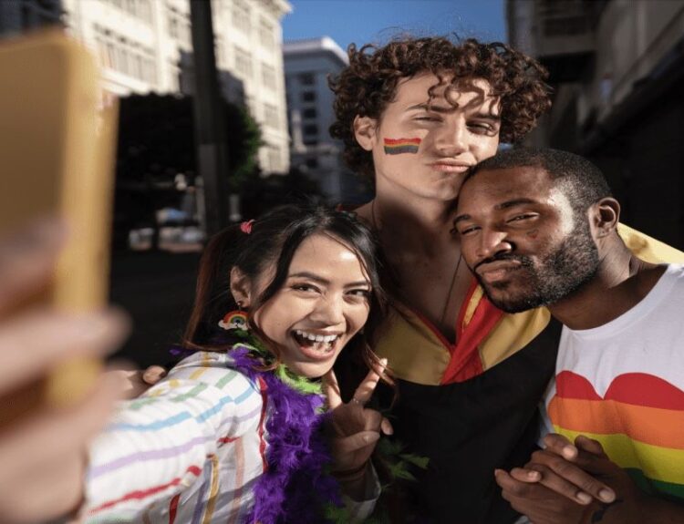 LGBTQ+ parenting communities online